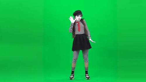Mime Girl tanzt hinter einem unsichtbaren Glas
