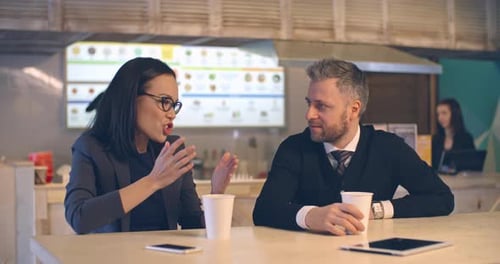 Partner bei der Kaffeepause