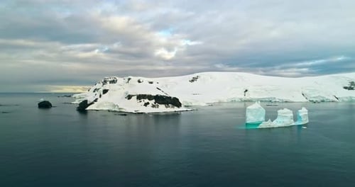 Iceberg no porto
