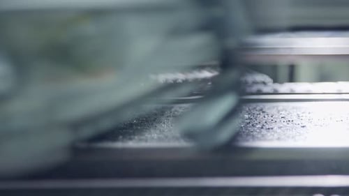 La machine SMT à technologie de montage en surface place les composants sur une carte de circuit imprimé