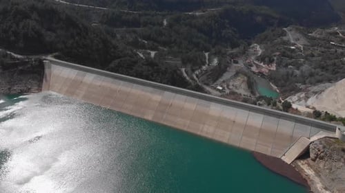 Hydroelectric dam