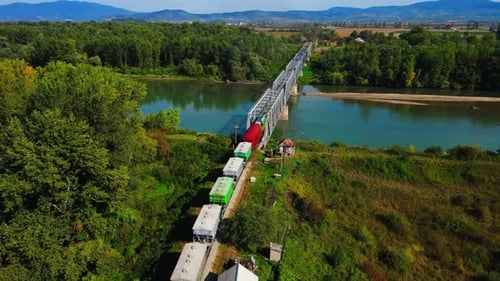 Güterzug mit Güterwagen