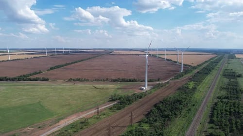 Vista aérea da turbina de energia eólica é uma fonte de energia renovável sustentável popular na bela