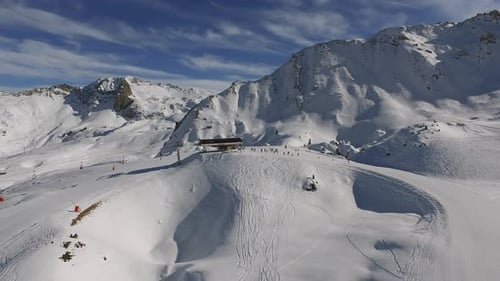 Vue aérienne des skieurs