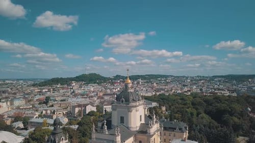 Vue aérienne de la cathédrale Saint-Georges de Saint-Jura dans la ville de Lviv, Ukraine