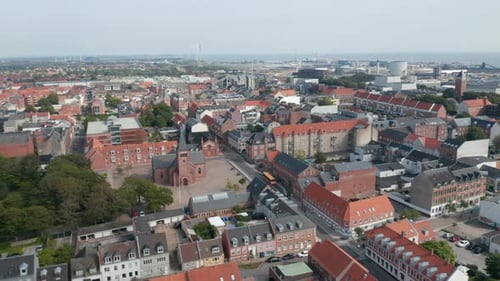 Vue aérienne d'Esbjerg (Danemark) avec Vor Frelser Kirke, l'église de Notre Sauveur