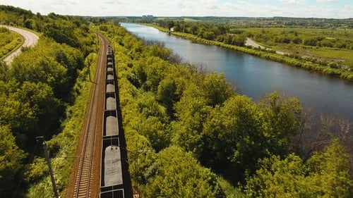 Tren de carga en el ferrocarril