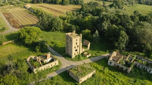 Borisovshchyna, Weißrussland, Luftaufnahme der Überreste des Guts- und Parkkomplexes von Yastrzhembsky
