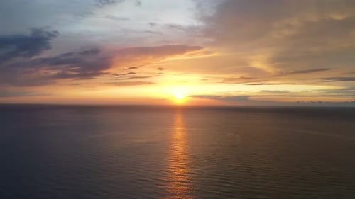 L'homme entre dans l'eau Turquie Alanya