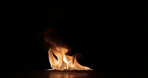 Feuerflammen auf dem Boden