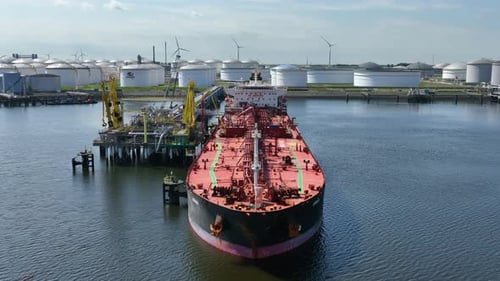 Transporte de carga líquida de petróleo crudo Buque descarga petroquímicos a un depósito de combustible