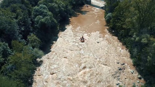 Vídeo aéreo de rafting
