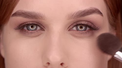 Makeup in einem Schönheitssalon Models