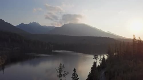 Vol matinal au-dessus de Strbske Pleso, Slovaquie