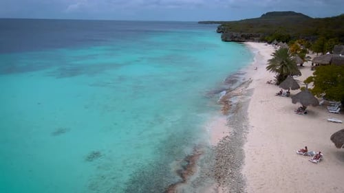 Playa Cas Abou en la isla caribeña de Curazao Playa Cas Abou en Curazao Caribe Tropical White