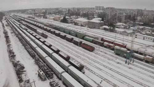 Vista superior de los vagones de carga en la estación de tren