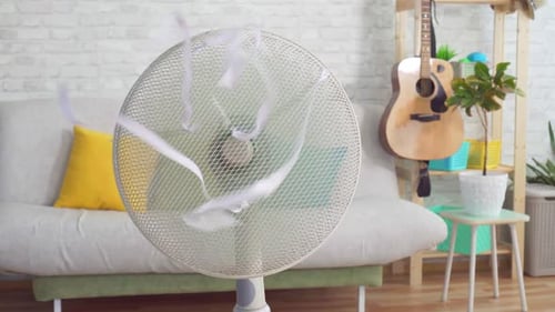 Arbeitsbodenventilator zu Hause Niemand aus nächster Nähe