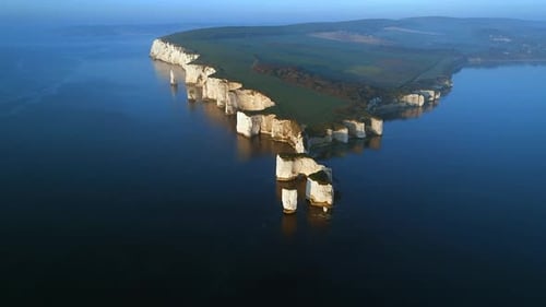 Le vieux Harry Rocks, une caractéristique naturelle de la côte anglaise vue du ciel