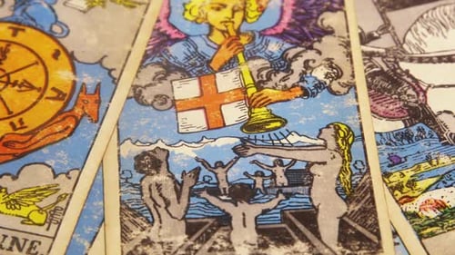 Set aus alten Tarotkarten „Liegend verstreut“ 06