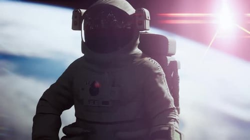 Astronauta trabajando en una nave espacial