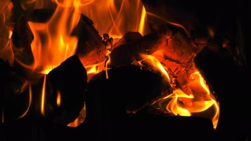 Brennende Flammen aus Holz 9