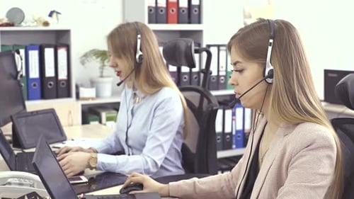 Operators of Support Customer Service - Call Center, Online Software with Technology Voice Over IP