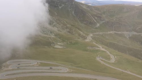 Camino sobre las montañas
