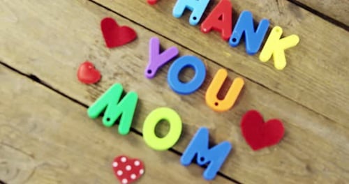 Thank you mom message with red hearts