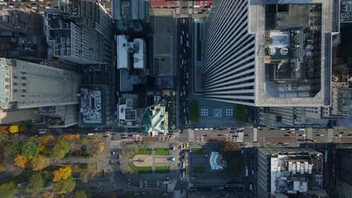 Aerial Birds Eye Overhead Vista panorâmica de cima para baixo de edifícios altos na cidade