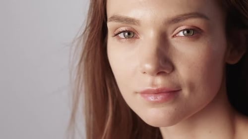 Beauty Face Mujer con Maquillaje Desnudo Piel Radiante