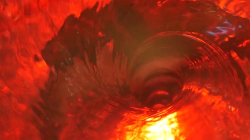 Symbol der Hölle, Inferno und Unendlichkeit. Red Liquid Hypnotic Aqua Swirl Turning. Meditativer Rubin
