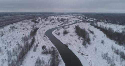 Winterliche Flusslandschaft