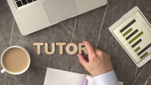 Tutorial Business Word setzt Buchstaben auf den Tisch