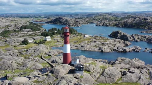 Vídeo de archivo sobre el faro blanco aéreo (6)
