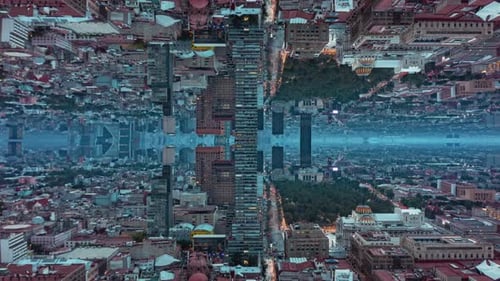 Vue en hyperlapse du centre-ville au crépuscule