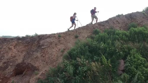 Paar auf Trekkingabenteuer