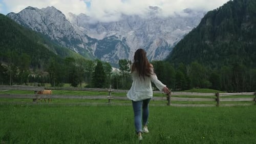 L'écotourisme dans les pays avec des montagnes alpines