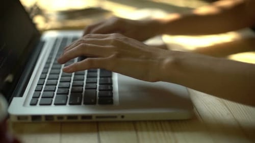 Arbeiten am Laptop