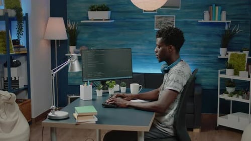 Códigos web de programación para adultos en la interfaz de ciberseguridad