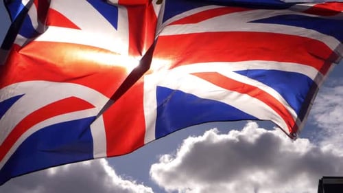 Union Jack Britische Nationalflagge weht gegen den Himmel