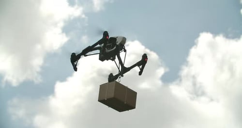 Lieferdrohne mit Paket
