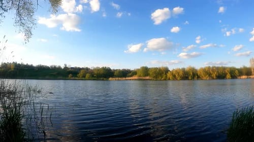 Fluss bei Sonnenuntergang