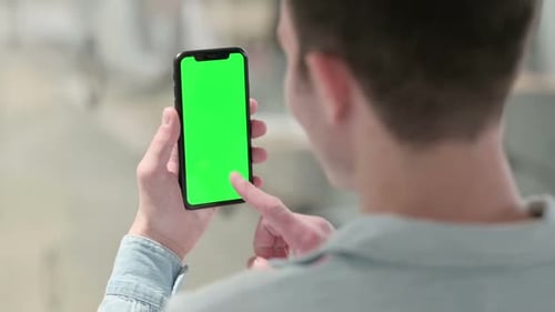 Using Smartphone with Green Chroma Screen