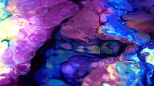 Lebendige Farben lassen die wirbelnde Explosion entstehen