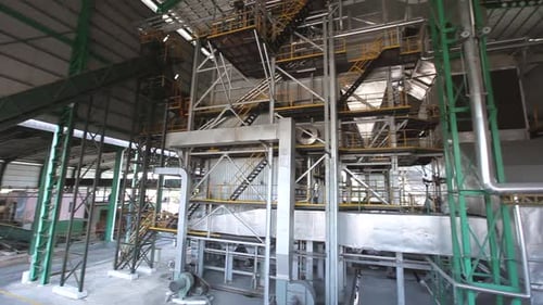 Machine de production, traitement et production d'une huile de palme par une énorme machine en Malaisie (Kilang Kelapa)