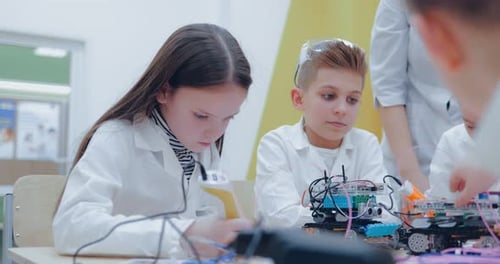 Girl Paints Using 3D Pen Melted Plastic is Extruded Out of the Pen