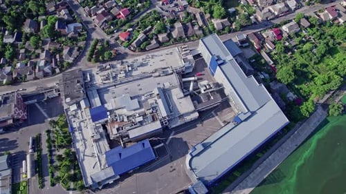 Panoramaaufnahme einer Industrieanlagenzone