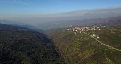 Im Dorf herumfliegen Alhoes