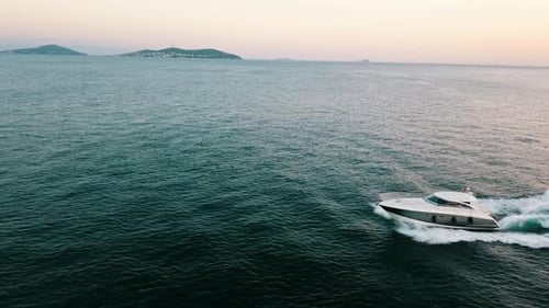 White Yacht Zeitlupe