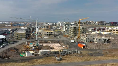 Vista Del Desarrollo De La Estructura Inacabada En Reikiavik, Islandia. Antena delantera